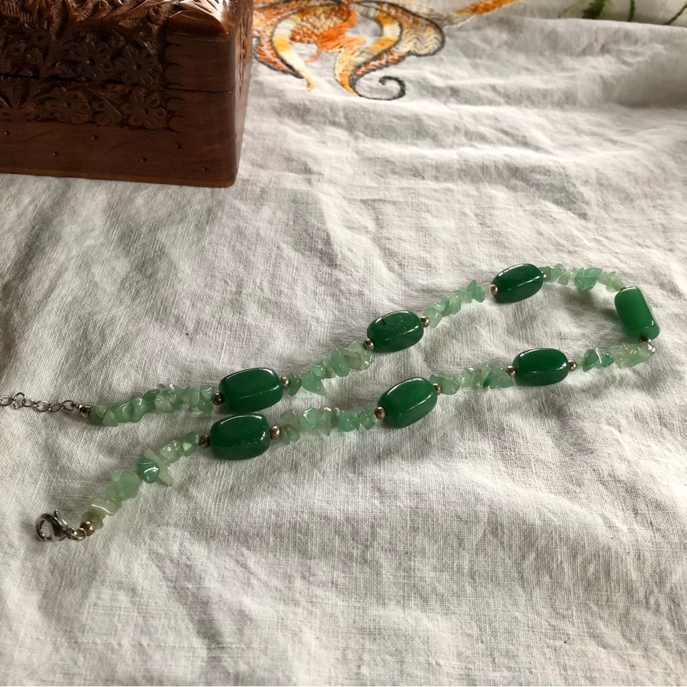 Vintage H.D.N.Y. Green Adventurine Necklace. Crystal Chips and Barrel Beads - Picture 4 of 12